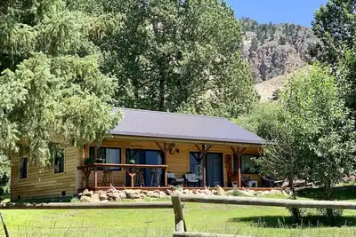 Image de Sage Cabin - Construit en 2019. 4 miles de Ynp & Hot Springs