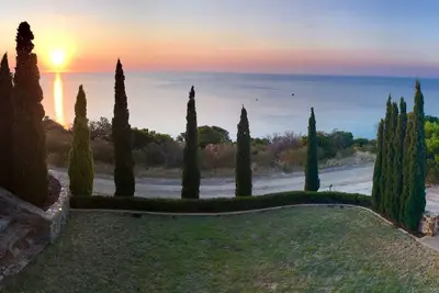 Image de Retraite côtière avec vue panoramique sur l'eau