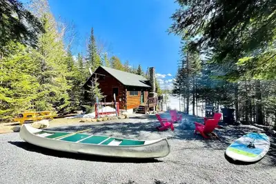 Image de Loon Lake Cabin - beaucoup d'intimité dans cette propriété au bord de l'eau de Loon Lake