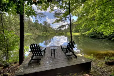 Image de Cette magnifique cabane en rondins est destinée à être votre prochaine escapade!