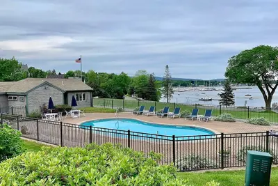 Image de Meilleures vues sur Mdi - Condo 2 chambres 2 salles de bain - bord de l'eau avec piscine creusée