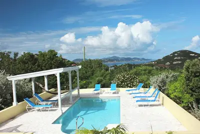 Image de PrĂŞt pour les locations! A / C, piscine, belles vues, grande villa familiale!