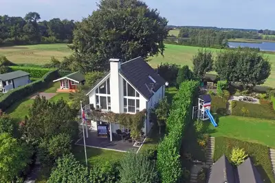 Image de Maison de vacances indépendante avec équipement moderne et cuisinière pour les familles