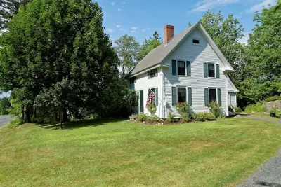 Image de Vieille maison coloniale pittoresque dans Pretty Marsh-Just Like Grandma's