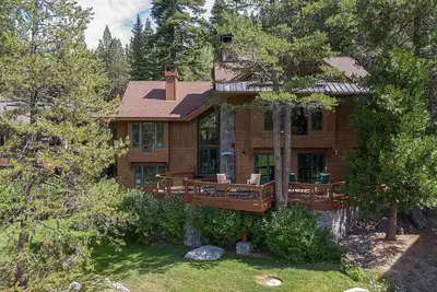 Image de Lux Squaw Estate / Prime Location: 4+ Ensuites / Sleeps 16 / Hot Tub / Golf & Mtn Views