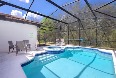 Image de Incroyable famille unique avec piscine Pvt / Spa et salle de jeux près de Disney