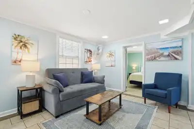 Image de 23 Center Street - Sunny Side Down - Center Street Downstairs Apt, !
