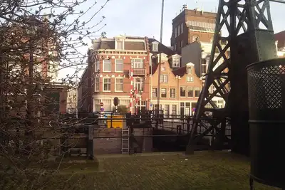 Image de Appartement pittoresque avec vue sur le canal