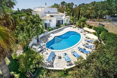 Superbe emplacement. Grande villa près de Gale plage / pingpong / à pied des restaurants / plage