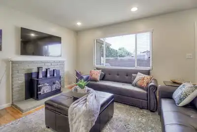 Image de «Fantastique 5⭐️Sf Bay Area (Dublin) 4 chambres \/ 2 salles de bain»