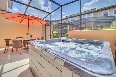 Image de Belle évasion floridienne avec bain à remous dans un complexe près de Disney
