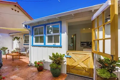 Image de Surf & Sand Beach Bungalow, le refuge ultime pour les surfeurs.