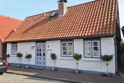Image de Maison de vacances avec cheminée et Wi-Fi dans un emplacement central, idéal pour les familles