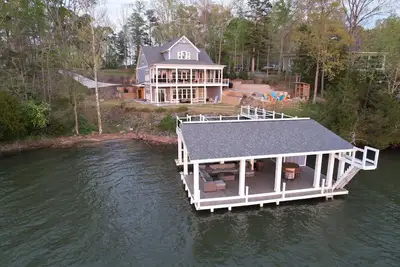 Image de \"Heels Hide-A-Way\" Maison toute neuve! Superbe vue! Lac principal! Eaux profondes! 12 couchages