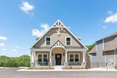 7 Master Suites / bain à remous privé / piscine communautaire extérieure et intérieure