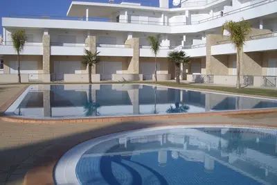 Appartement confortable avec piscine commune