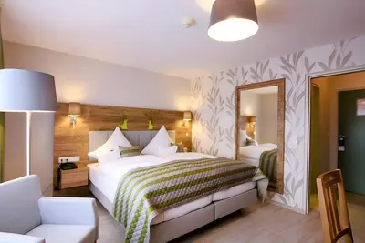 Image de Chambre Double \"Pinson des Arbres\" (21-25 m²) - Hotel Schneider am Maar