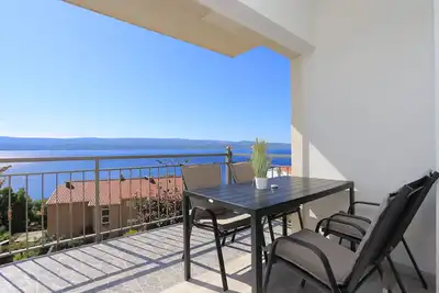 Image de Appartement de deux chambres avec la terrasse et la vue sur le mer Stanici, Omis (A-17894-b)