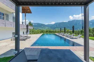 Image de appartement confortable avec pelouse