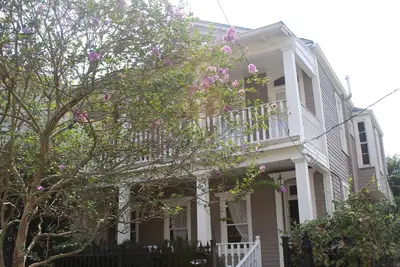Image de Mieux que le Garden District, grand balcon avec magnifique jardin.