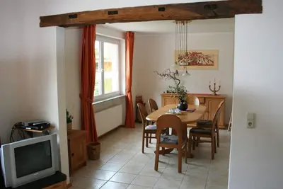 Image de Maison de vacances (Gerberhaus total) pour 5-7 personnes - Appartement Gerberhaus et tableau en paille