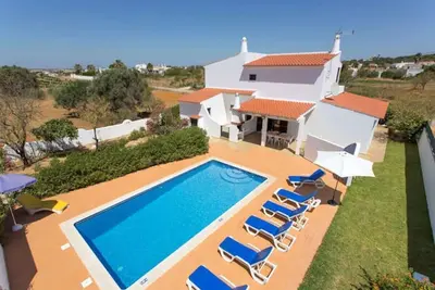 Grande villa avec annexe grande valeur pour 9 personnes, nouvelle cuisine installée