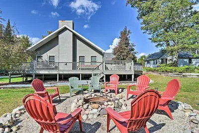 Nouveau! Roscommon Home w / Deck, 7 Mi to Higgins Lake!