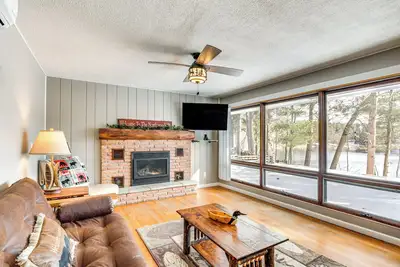 Image de Nouveau! Eagle River Waterfront Home w / Dock & Fire Pit