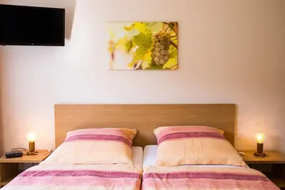 Image de Chambre double douche / Wc avec Tv - Gästehaus Alfred u. Brunhilde Frick