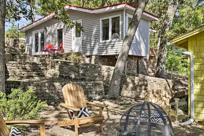 Image de Nouveau! Sunrise Beach Lakeside Home avec quai pour bateau + grill