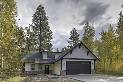 Image de Nouvelle maison incroyable de Columbia Falls - Sentier de marche de la rivière Flathead - A / C pour les chaudes journées d'été