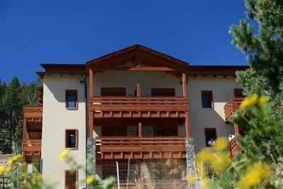 Image de Appartement Abordable | Accès Piscine Intérieure + Espace Bien-Etre Sur-Place