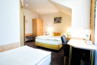Image de Chambre Triple Douche / Wc, non-fumeur - Hotel Am Wartturm