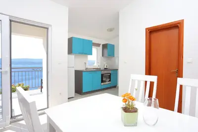Image de Appartement de deux chambres avec la terrasse et la vue sur le mer Stanici, Omis (A-17894-a)