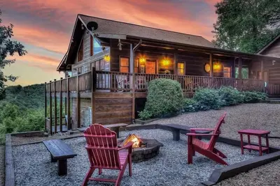 Image de Blackberry Lodge - Animaux acceptés | Foyer extérieur | Jacuzzi