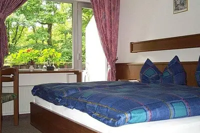 Image de Chambre Double avec Balcon Orienté à l'Ouest - Haus Diefenbach, Pension Ferienwohnungen