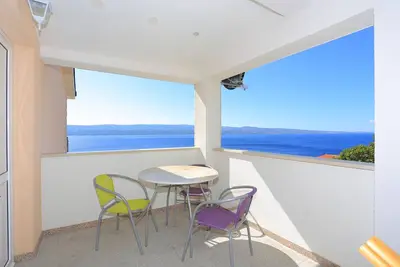 Appartement d'une chambre avec la terrasse et la vue sur le mer Stanici, Omis (A-17894-d)