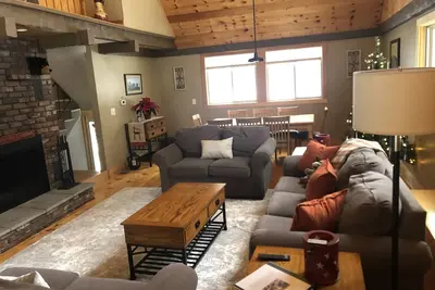 Image de Comfy North Conway Chalet - bain à remous, cheminées, à pied du village, à proximité du ski