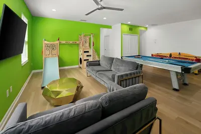 Image de Villa luxueuse spacieuse avec piscine privée et salle de cinéma à quelques minutes de Disney