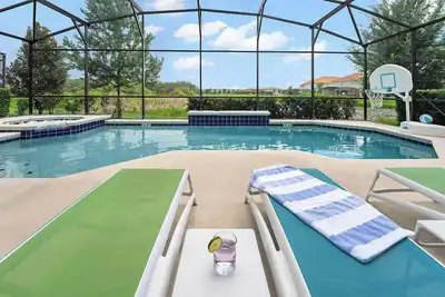 Image de Spellbinding Orlando Villa avec piscine privée, chambres d'enfants à thème et cinéma