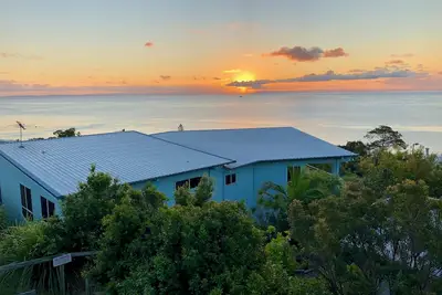 Image de Blue Ocean View Beach House, spectacular seaview, 3 min walk to Tanga beachfront