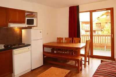 Image de Grand appartement pour 8 avec piscine intérieure chauffée, jacuzzi et grande terrasse exposée sud