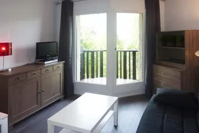 Image de Studio refait à neuf proche pistes, commerces et activités