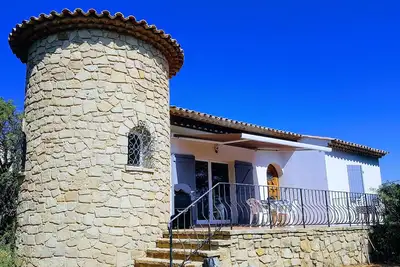 Image de Sainte Maxime, Villa rénovée, au calme, vue mer & Golfe de Saint Tropez