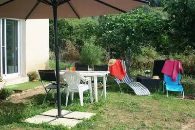 nid douillet au calme et dans la verdure à proximité du centre d'Ajaccio.
