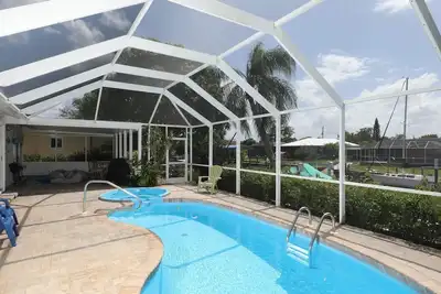 Image de Accueil Waterfront, belle vue de votre propre piscine privée et Spa, Kayaks, Wifi