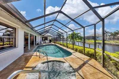 Image de Accueil magnifiquement meublé Pool Home, Smart Home, piscine chauffée et Spa