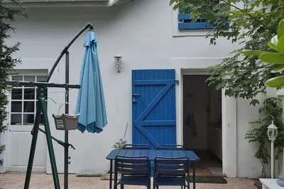 Image de Charmante petite maison bleue au coeur des landes proche océan et lac de léon