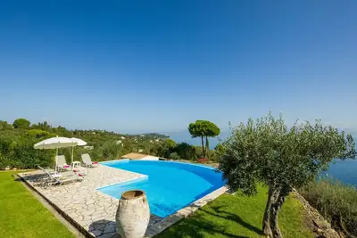 Image de La Villa Pelagos est sans aucun doute l'une des meilleures vues de Corfou.