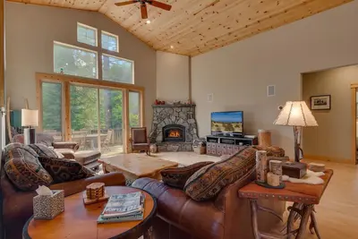 Image de Nouveau - Haute Altitude - Amusement en famille dans ce bain à remous Tahoe Donner 5 Br - À Voir absolument